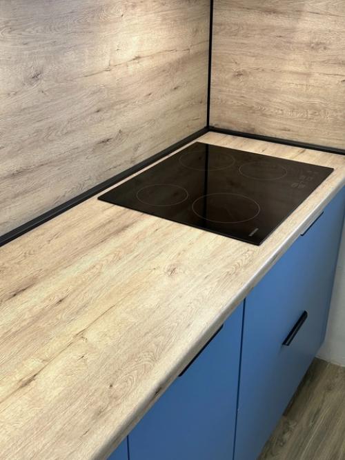 Цветная кухня в интерьере - это место, где творчество и функциональность встречаются. 08