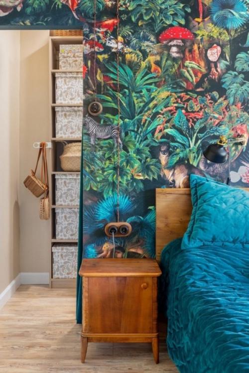 Стеклянная перегородка в стиле лофт, чугунные батареи, старая мебель в интерьер двухкомнатной квартиры (57 кв. 08