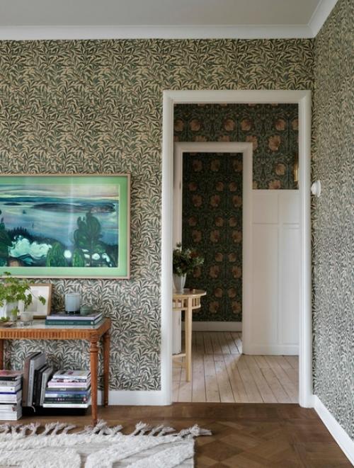 Обновите декор дома, добавив больше цвета и узоров с помощью перекраски стен и поклейки обоев, которые быстро поменяют ощущение всей комнаты. 05