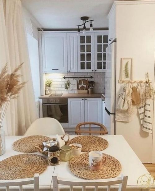 Очень красивая и уютная кухня в скандинавском стиле в типовой планировке. 01