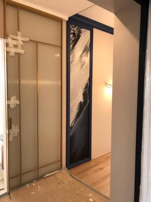 Воздушная нежность и яркая строгость в интерьере современной квартиры. 03