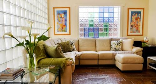 Стеклоблоки в интерьере помещений разного назначения с фото идеями.
