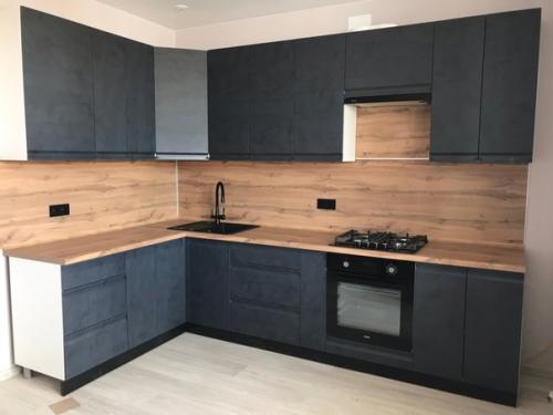 Кухонный гарнитур Вельвет на 100% соответствует тенденции минимализма в интерьере и пользуется большим спросом наших покупателей. 03