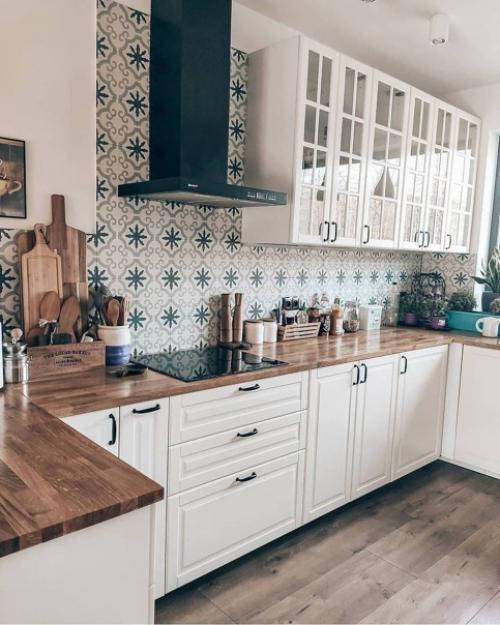 А мне понравилась подсветка на полу в кухне: 05