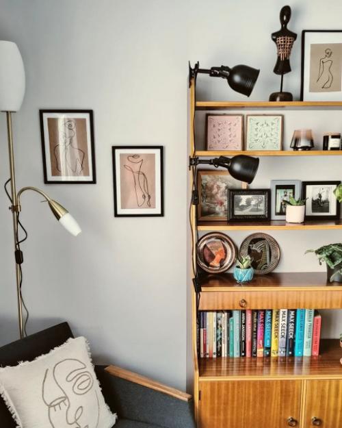 Цветочные обои на кухне и яркие постеры в гостиной: интересная квартира в Финляндии. 03