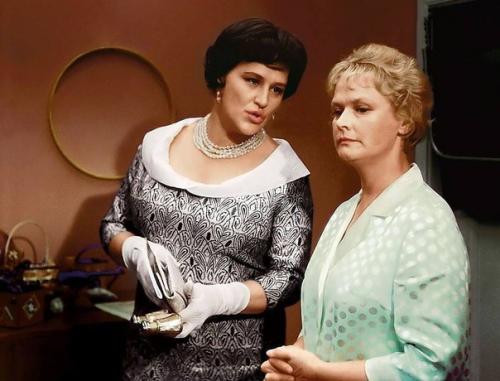 В этом году исполняется 49 лет культовой комедии Леонида Гайдая Бриллиантовая Рука. 05