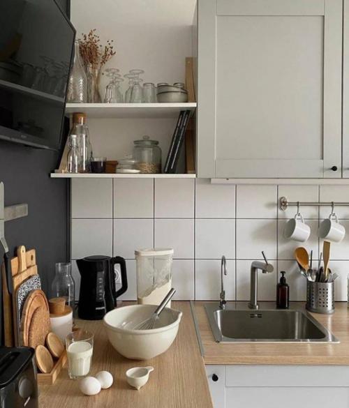 Небольшая кухонька. В современном стиле. 01