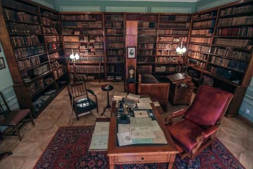 8 интересных мест около метро Адмиралтейская. 01