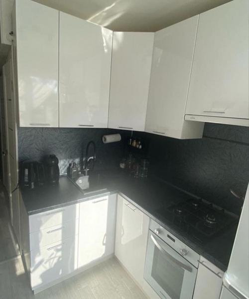 Маленькая кухонька. В черном и белом цветах. 02