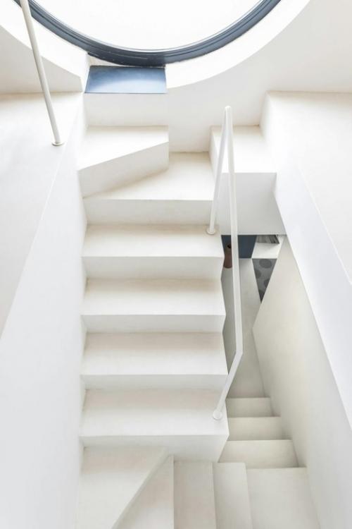 У ионического моря стоит дом с иллюминатором! 05