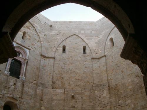 Кастель - дель - монте, Италия. 05