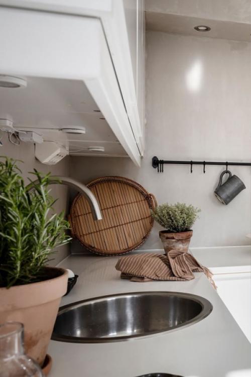 Скандинавская квартира с изразцовой печью и приятным интерьером в стиле Kinfolk. 06