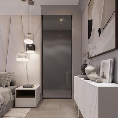 Светлая воздушная спальня с акцентами золотисто - оливкового цвета. 03