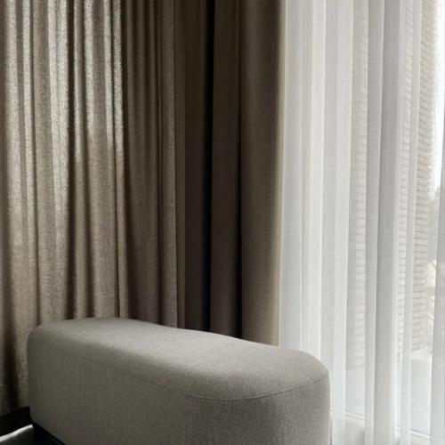 Полупрозрачная портьера в загородном доме заказчика. 03