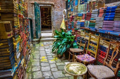 Libreria Acqua Alta или книжная лавка с душой. 01