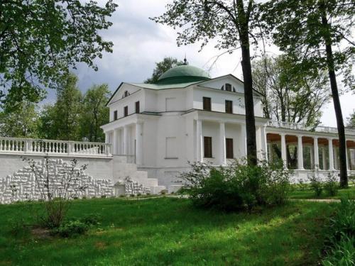 Усадьба остафьево, что недалеко от Москвы, привлекала внимание общественности с момента своего создания. 04