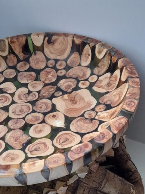 Доброго дня.  Тарелочки из можевельника в эпоксидной смоле. 03