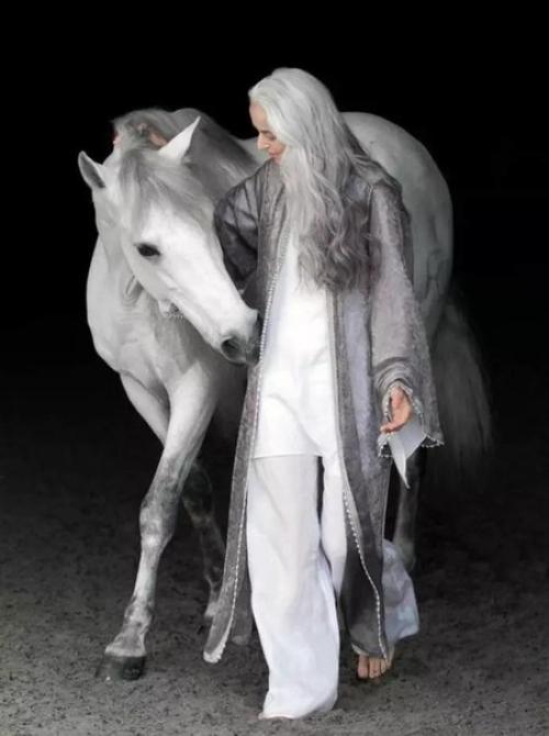 Ясмина росси - 59-летняя модель - феномен, которая победила старость. 05