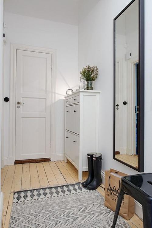 Многие из нас представляют себе свою идеальную кухню, идеальную спальню и гостиную, а о прихожей часто думают по остаточному принципу. 04