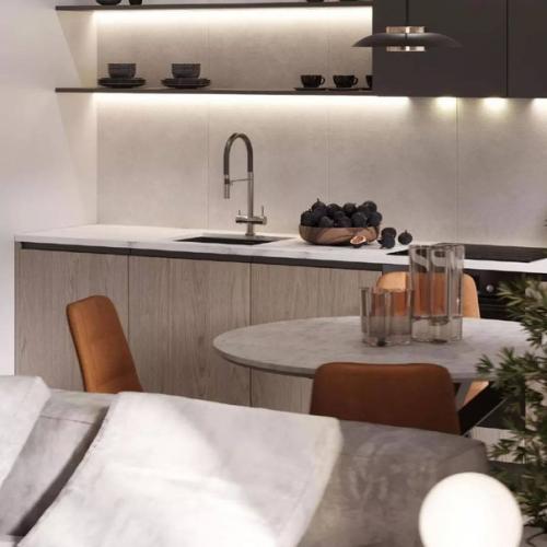 За счет сочетания тёмных и светлых тонов интерьер кухни - гостиной площадью 25 м получился очень выразительным и контрастным. 03