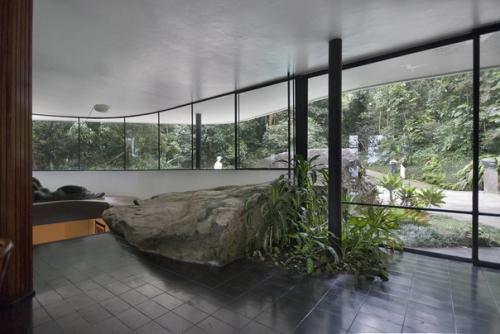 Это интересно.  Нимейер - главный бразильский архитектор и один крупнейших специалистов всей латинской Америки. 03