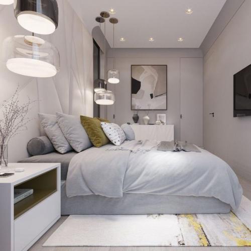 Светлая воздушная спальня с акцентами золотисто - оливкового цвета. 02