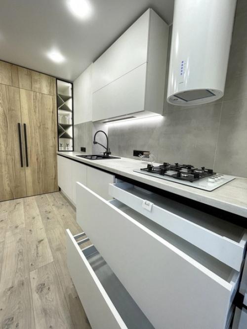 Потому что дома хорошо. 04