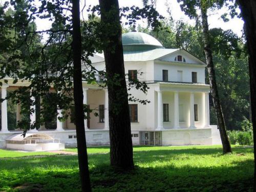 Усадьба остафьево, что недалеко от Москвы, привлекала внимание общественности с момента своего создания.