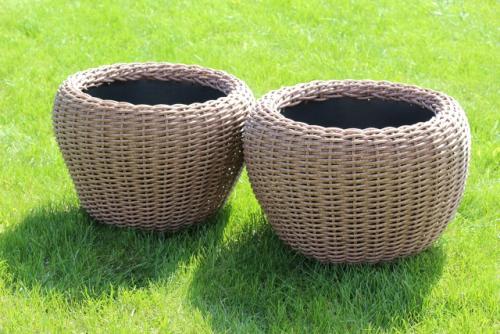 Кашпо из ротанга в цвете Кедр смотрится очень стильно и естественно. 02