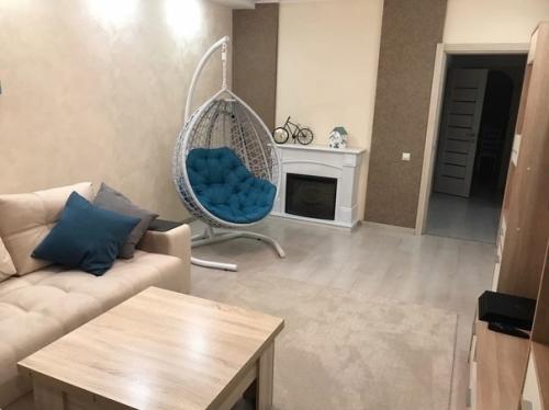 Простой и приятный ремонт всей квартиры с синими акцентами, которые удачно применены в каждой комнате. 08