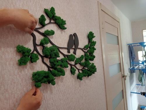 Панно из стабилизированного мха выглядит очень эффектно и современно. 07