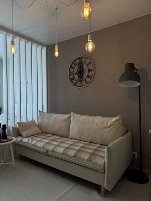 Создание комфортной обстановки в скандинавском стиле интерьера предполагает грамотный подход к зонированию пространства. 03