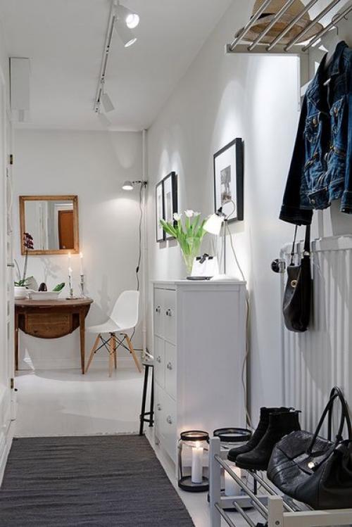 Многие из нас представляют себе свою идеальную кухню, идеальную спальню и гостиную, а о прихожей часто думают по остаточному принципу. 05