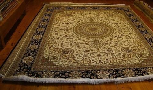 Советский союз. Во времена Ссср на стены вешали ковры, а в некоторых старых домах и квартирах они остаются там и поныне. 01 Советский союз. Во времена Ссср на стены вешали ковры, а в некоторых старых домах и квартирах они остаются там и поныне. 01