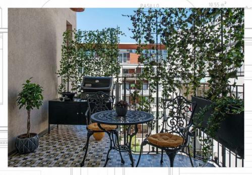 Хозяева этой просторной квартиры в Швеции отказались от белого - серого интерьера в пользу сочных красок. 09