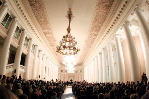 Таврический дворец.   Таврический дворец и прилегающий к нему парк занимает целый квартал в историческом центре Петербурга. 04