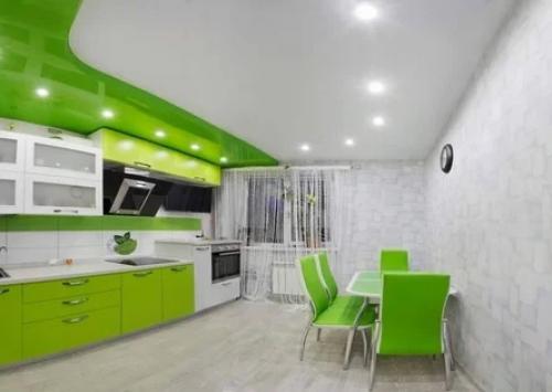 Где рекомендуют применять натяжные потолки зеленых оттенков? 04