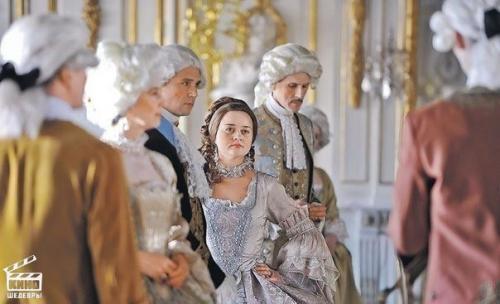 Романовы: венценосная семья (2010). 01