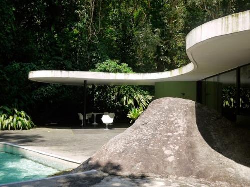 Это интересно.  Нимейер - главный бразильский архитектор и один крупнейших специалистов всей латинской Америки. 07