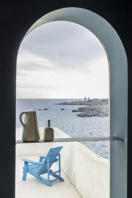 У ионического моря стоит дом с иллюминатором! 02