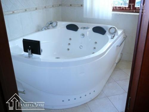 Бывший министр информации сдает коттедж в дроздах за $3800 в месяц. 01