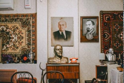 С первомаем!  У жителей нашей страны этот праздник ассоциируется с демонстрациями, шашлыками, и, конечно же, с посадкой картошки на огородах! 06