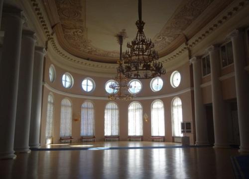 Таврический дворец.   Таврический дворец и прилегающий к нему парк занимает целый квартал в историческом центре Петербурга. 06