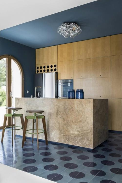 У ионического моря стоит дом с иллюминатором! 04