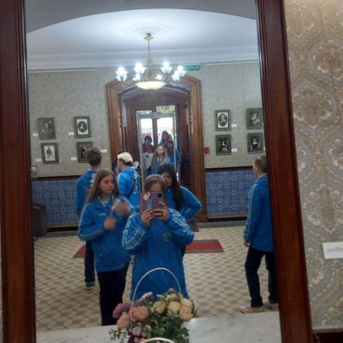 На днях ребята массандровский дворец посетили. 08