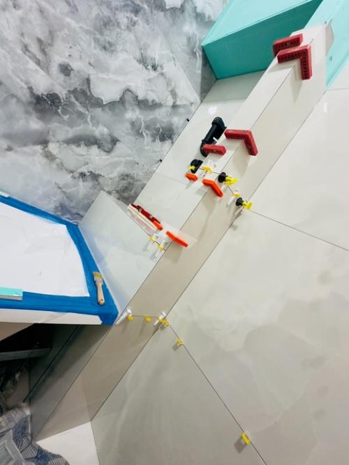 Заусовка керамогранита играет ключевую роль в эстетичном оформлении внешних углов при ремонте. 02