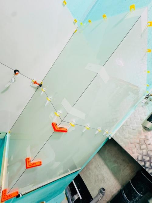 Заусовка керамогранита играет ключевую роль в эстетичном оформлении внешних углов при ремонте. 03