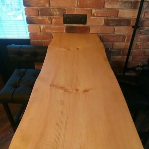 Барная стойка в стиле лофт - отличное решение для тех, кто отдает предпочтение простым вещам. 03