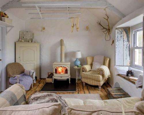 350-Летний дом на берегу моря в кантри стиле: интерьер дома в цвете неба и моря и ретро Изюминками. 04