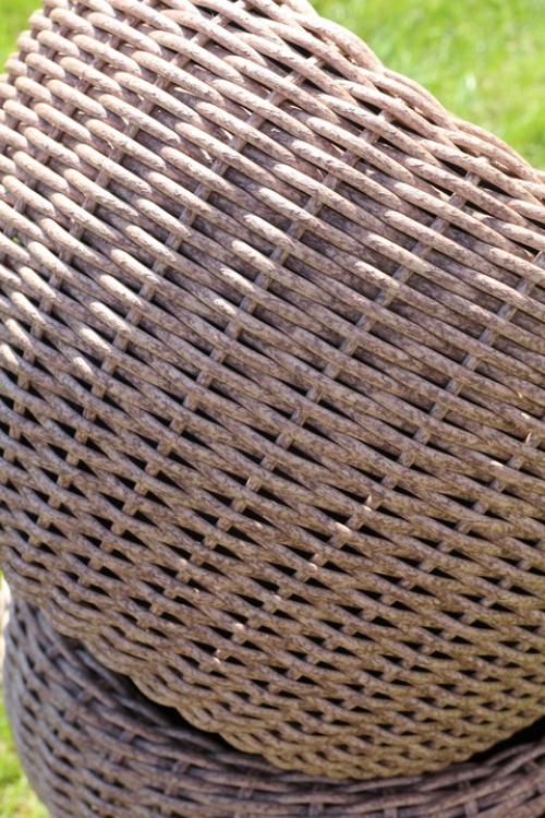 Кашпо из ротанга в цвете Кедр смотрится очень стильно и естественно. 03